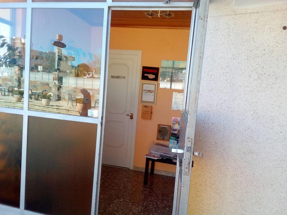 Hostal Lleida Calafell Zewnętrze zdjęcie