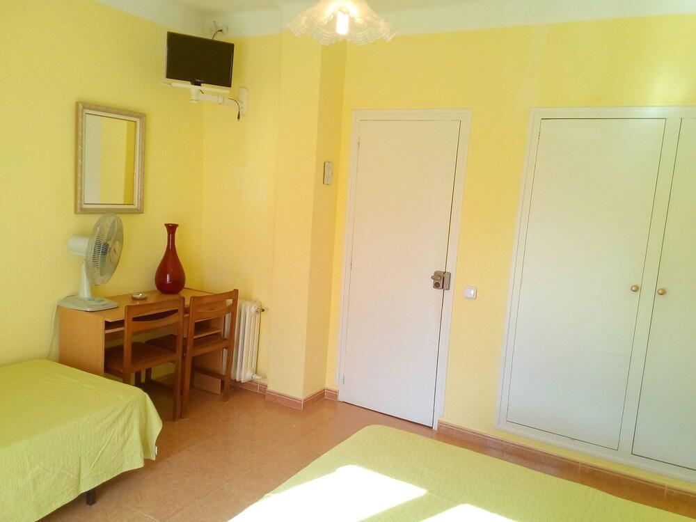 Hostal Lleida Calafell Zewnętrze zdjęcie